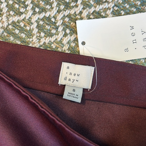 NWT Women’s Burgundy Sateen Mini Skirt | Dark Academia Fall Vibes Outfit | Sz 8 - Picture 3 of 6
